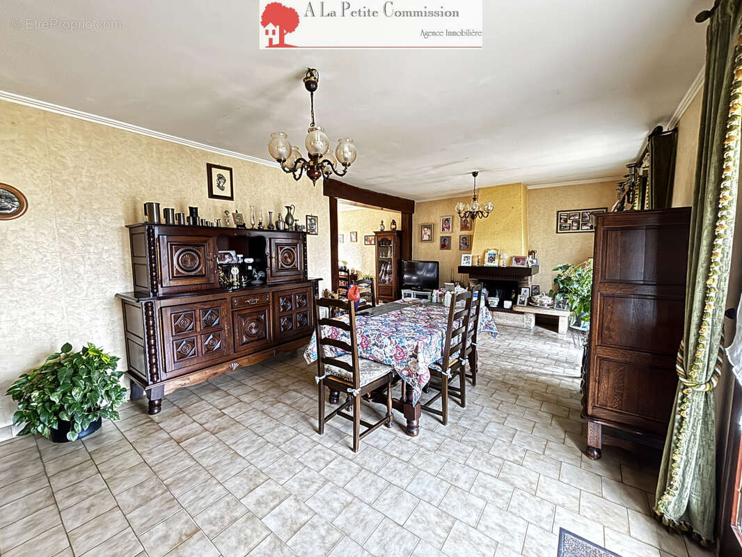 À vendre à Luisant   Une maison familiale aux beaux volumes ! - photo 2