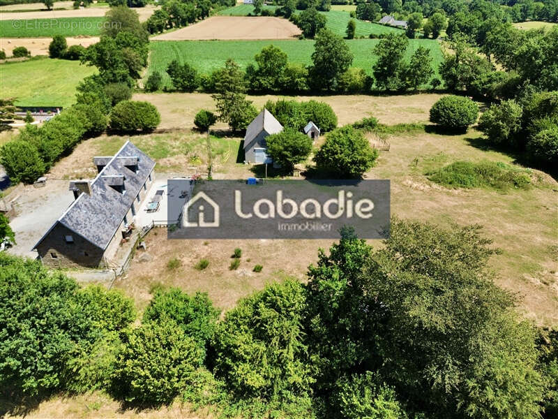 A 2 pas de VIRE, Maison 150m2, 5 pièces avec 112000m2 de terrain - photo 15