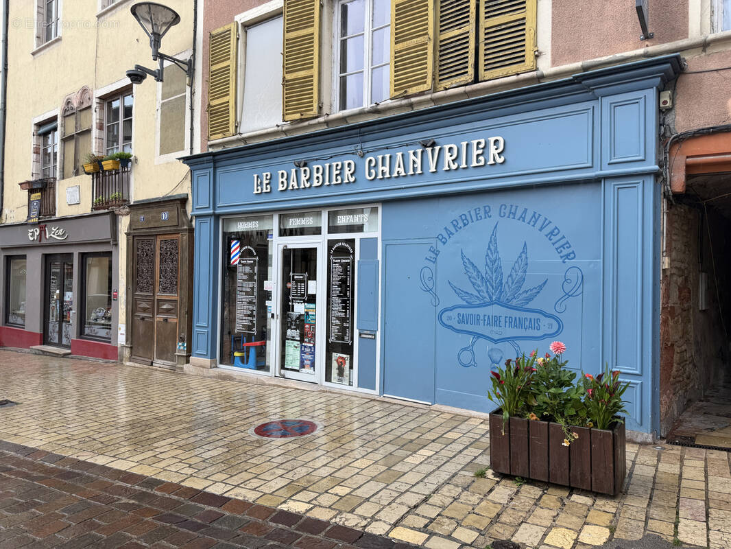 Commerce à TOURNUS