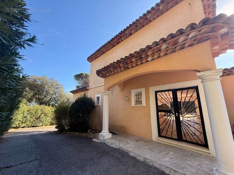 Villa Mandelieu-la-Napoule – Minelle – 300 m² – Terrain plat – Piscine – 4 suites – Triple garage - photo 6