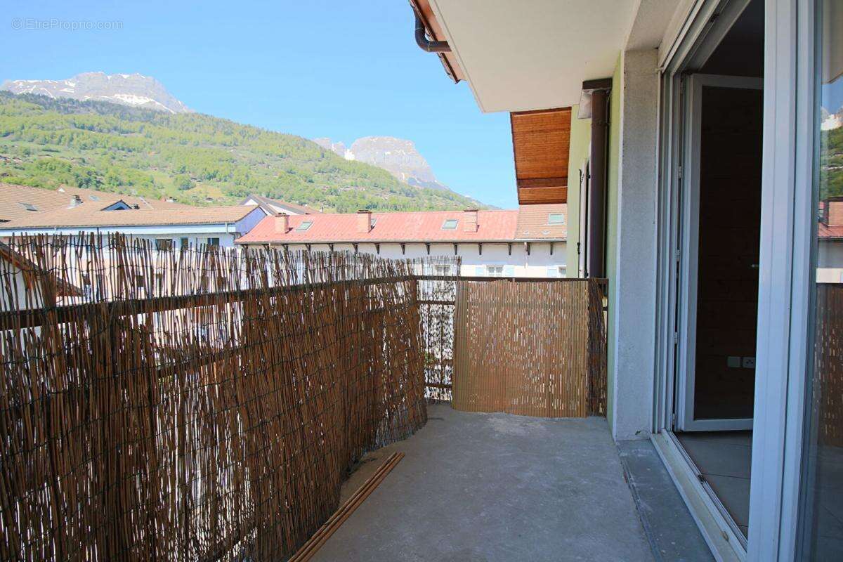 Sallanches, centre ville  appartement t3  ,64 m2 275000 euros - photo 3