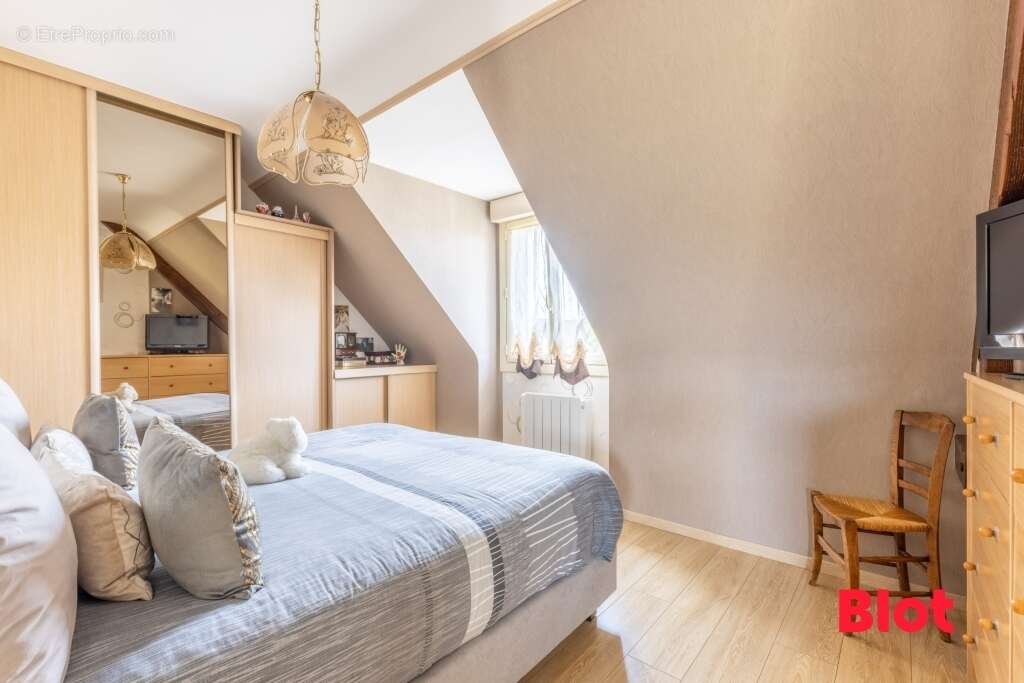 Maison à MONTREUIL-LE-GAST