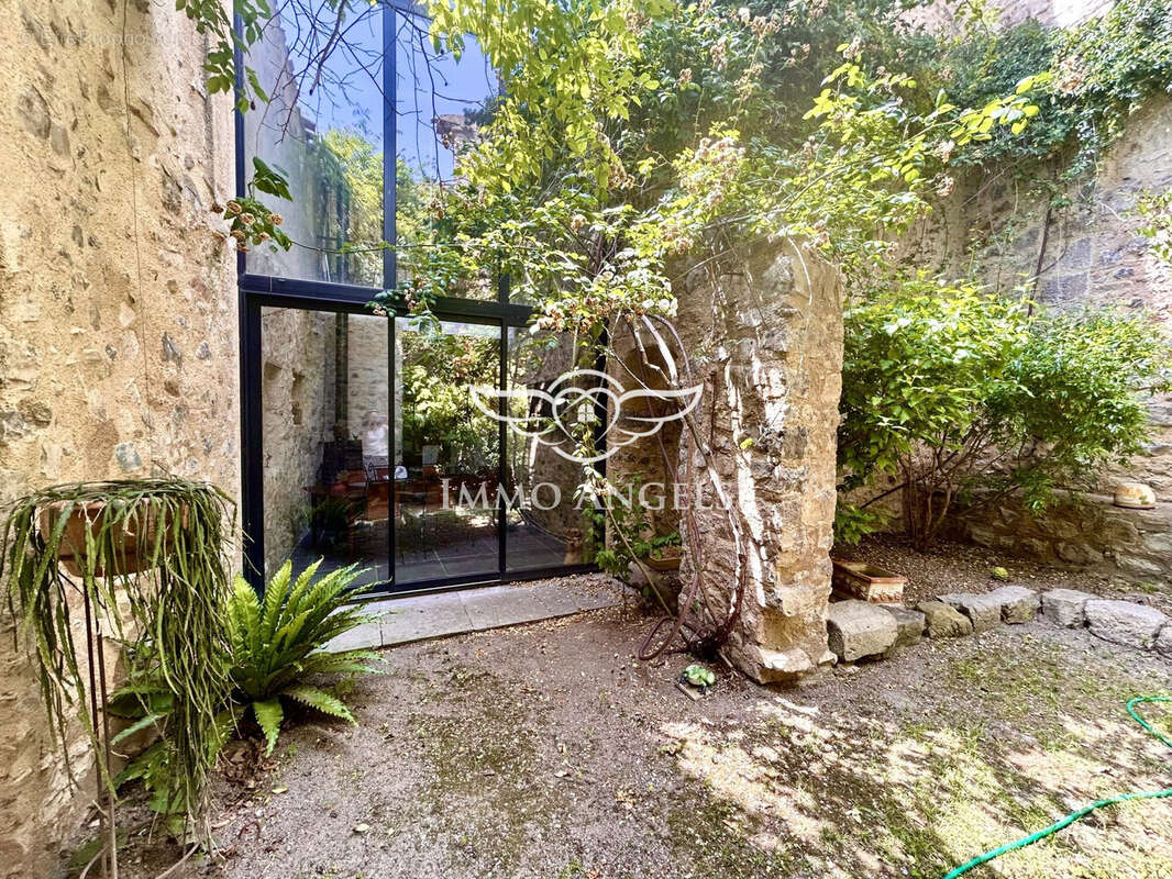Maison à LAGRASSE