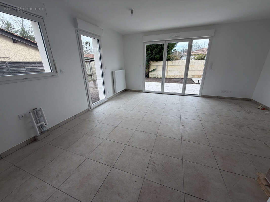 Maison à SAINT-JEAN-D'ILLAC