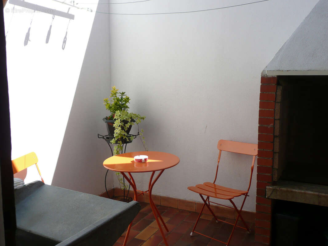 Maison à SAINT-LAURENT-DE-LA-SALANQUE