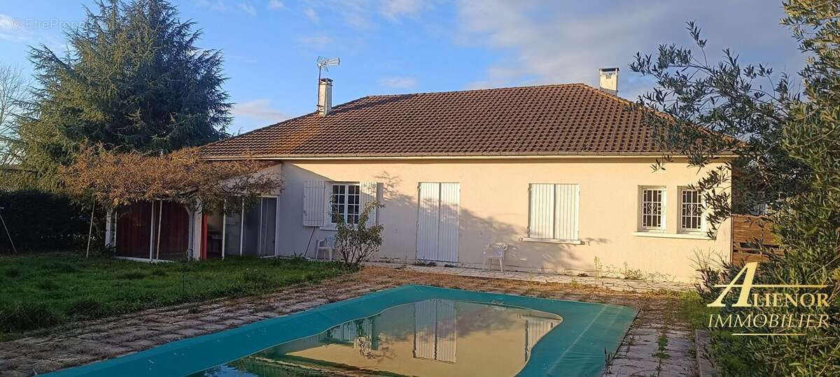 Maison à SIGOULES