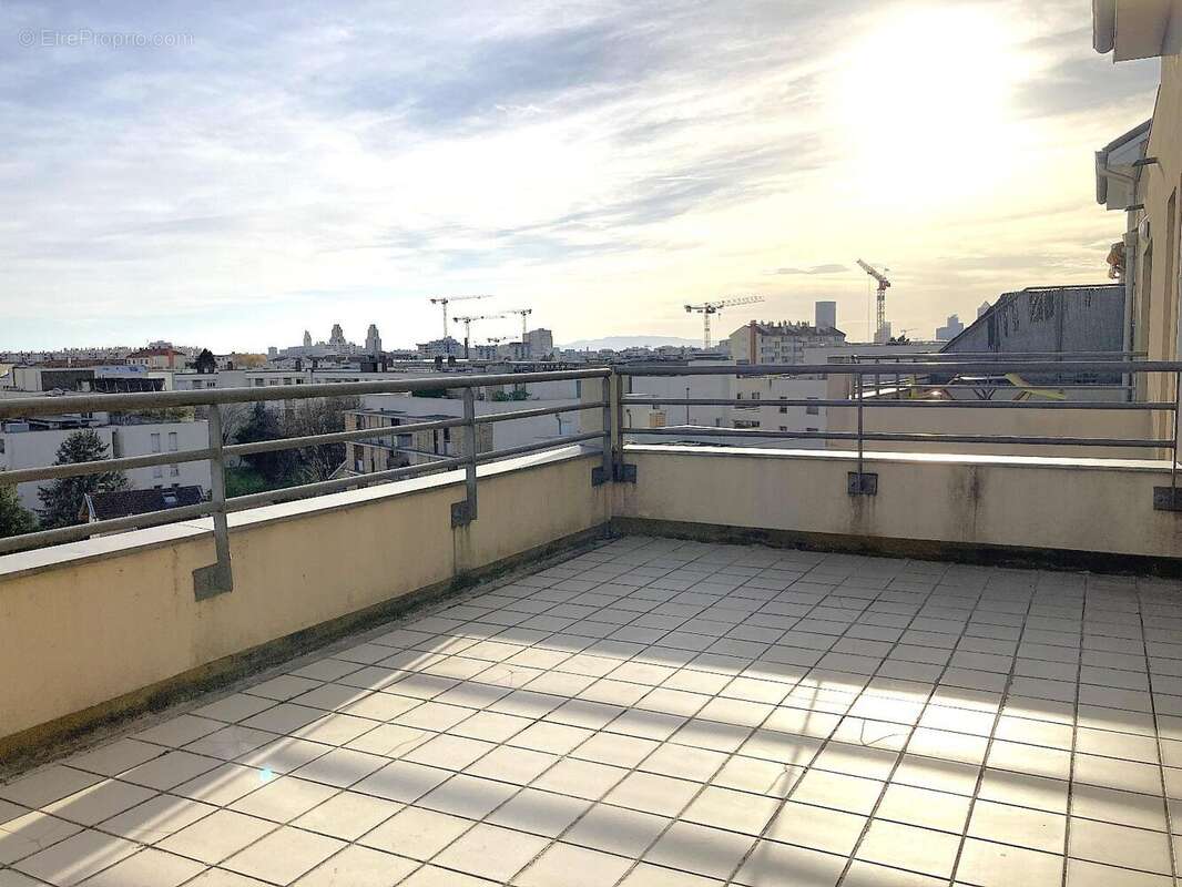   - Appartement à VILLEURBANNE