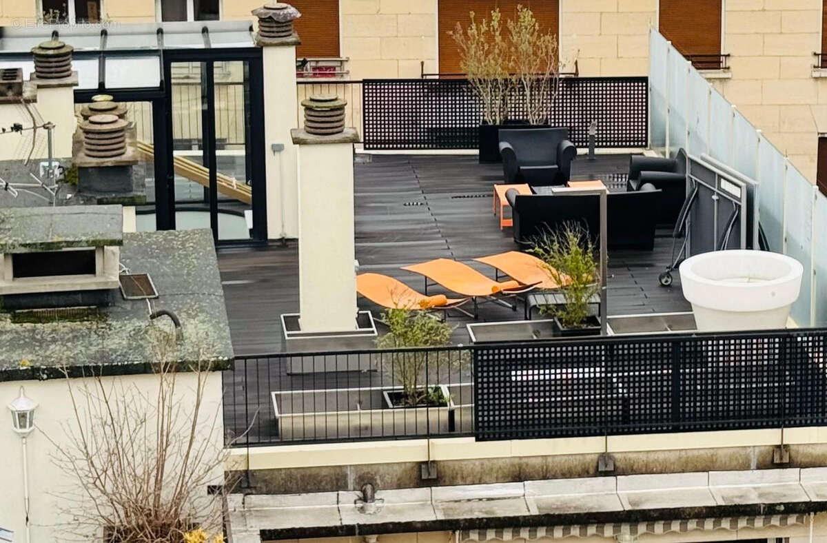 Appartement à NEUILLY-SUR-SEINE
