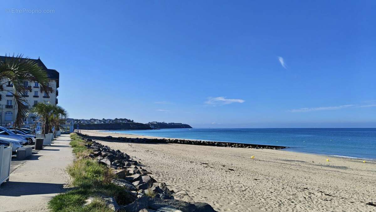 Appartement à DONVILLE-LES-BAINS