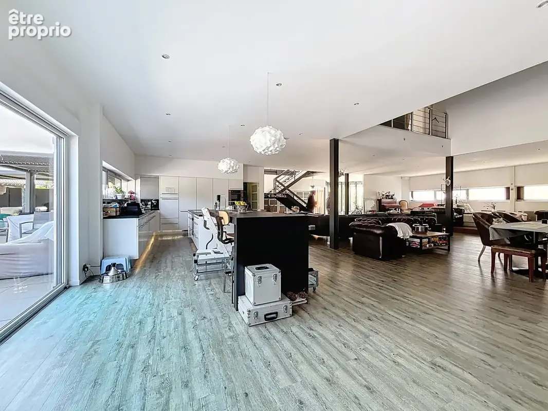 Alby-sur-Chéran / Local mixte de 604m2 + 4400m2 d'espaces extérieurs! - photo 8