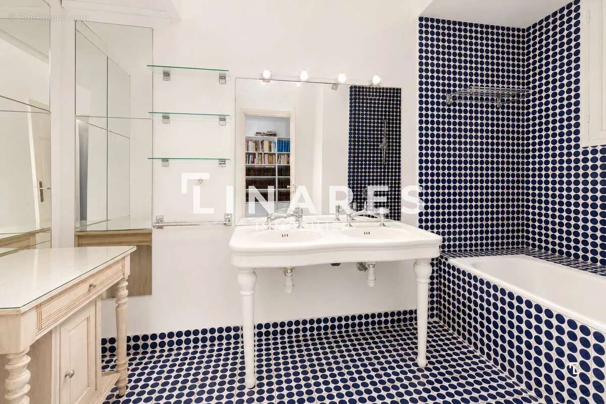 CENTRAL PARADIS - Appartement T4 de 158m2 - Balcon - Cave -  2 chambres de bonne - 13008 - photo 15