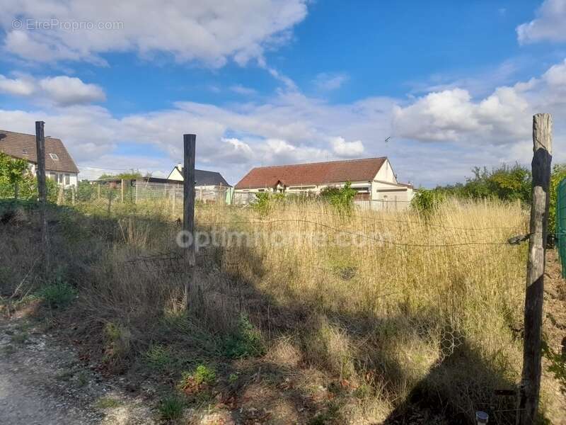 Terrain à AMILLY