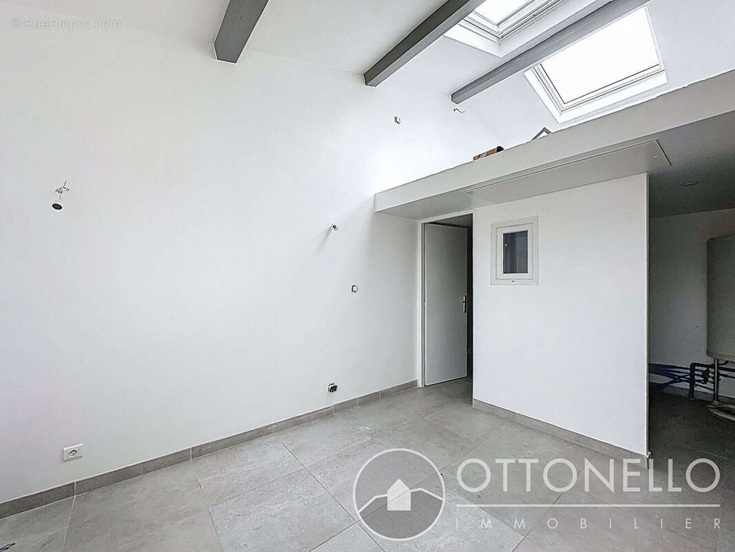 Appartement à ROQUEBRUNE-SUR-ARGENS