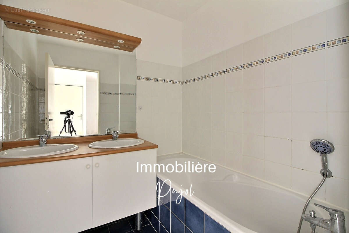 Appartement à MARSEILLE-5E