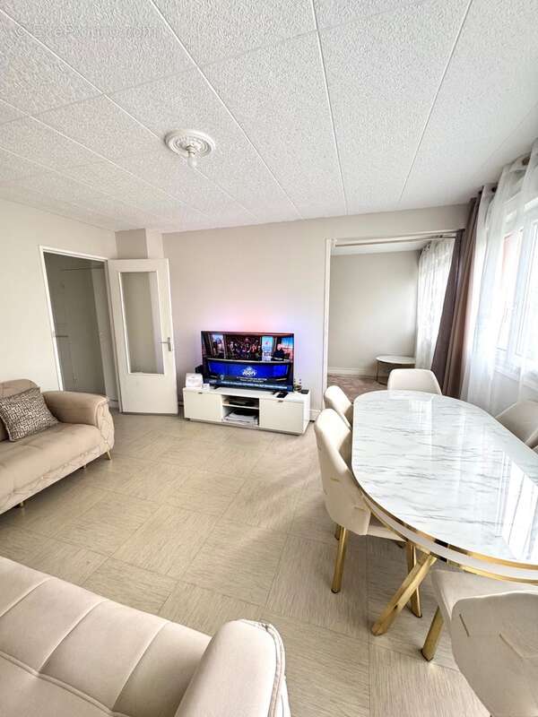 À vendre - Appartement F4 de 66,34 m2 avec une cave - Opportunité à saisir à AVON (77) - photo 3