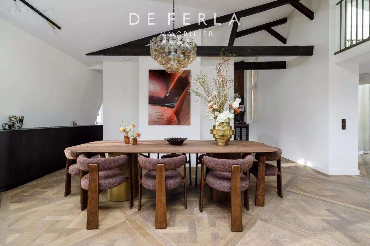 Appartement à PARIS-16E