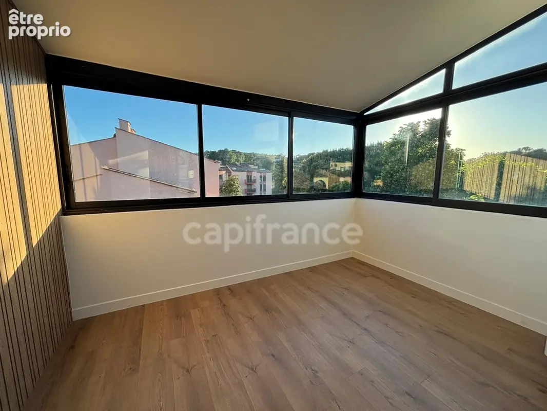 Appartement à MOUGINS