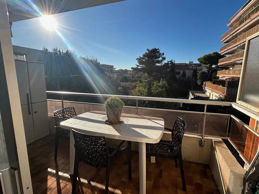 Appartement à SAINT-LAURENT-DU-VAR