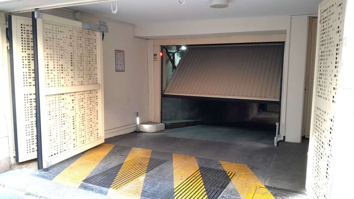 Photo 3 - Parking à PARIS-17E