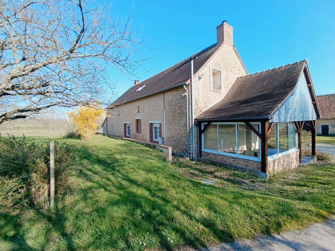 Maison à COULANS-SUR-GEE