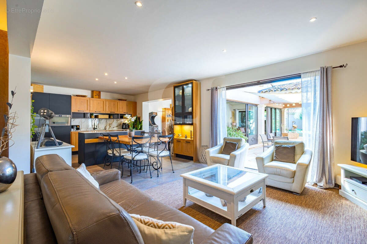 Maison à L'ISLE-SUR-LA-SORGUE