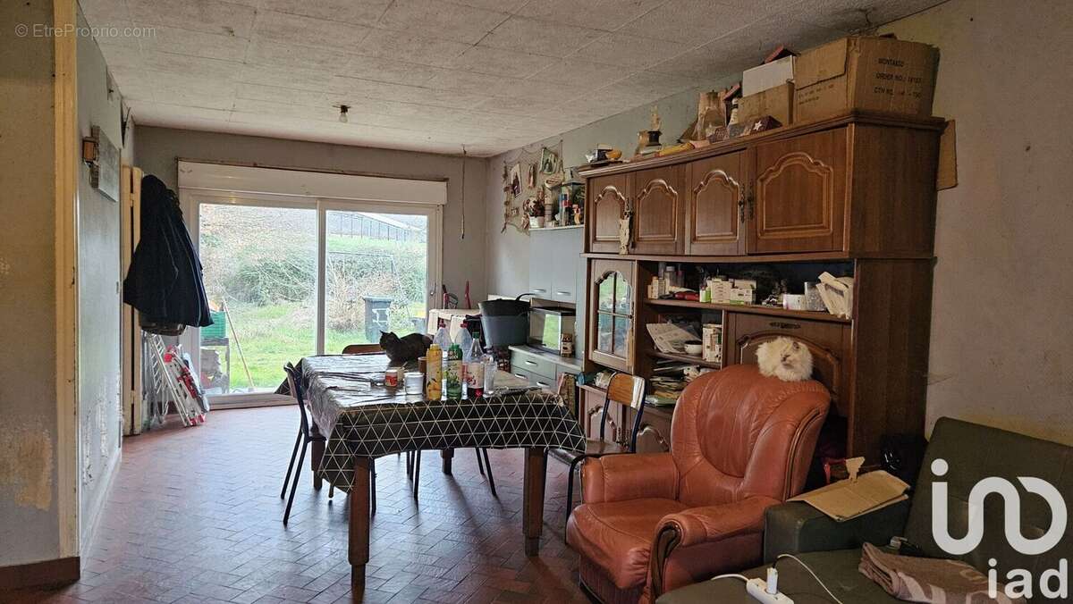 Photo 2 - Maison à LES ADJOTS