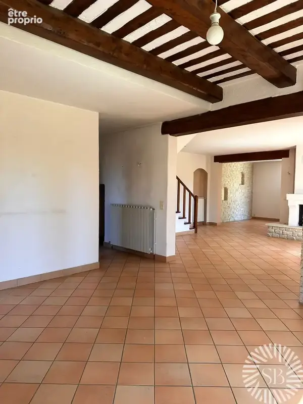 NOVES   Maison familiale 4 chambres • Piscine • 1 621 m2 de terrain • Double garage • Potentiel constructible - photo 6