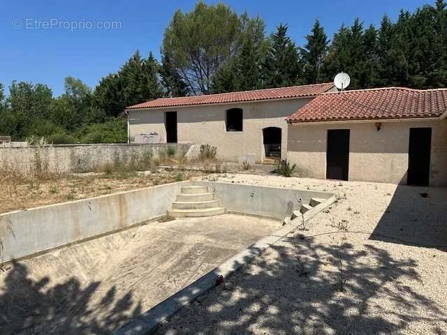 Rocbaron maison 4 chambres dépendance piscine garage - photo 11