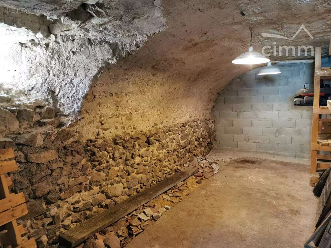 Mas sur 4hec avec rivière, jardin, piscine et dépendance à rénover - photo 25