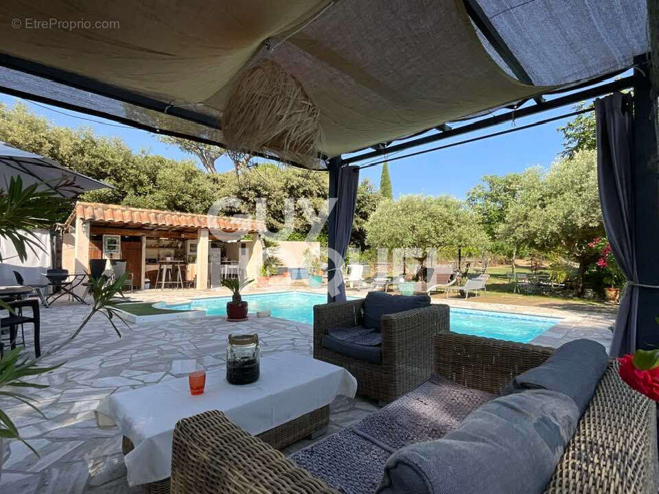 Secteur de Saint Antoine  , l'Isle-sur-la-Sorgue  - 167m² - 2450m² de terrain - photo 6