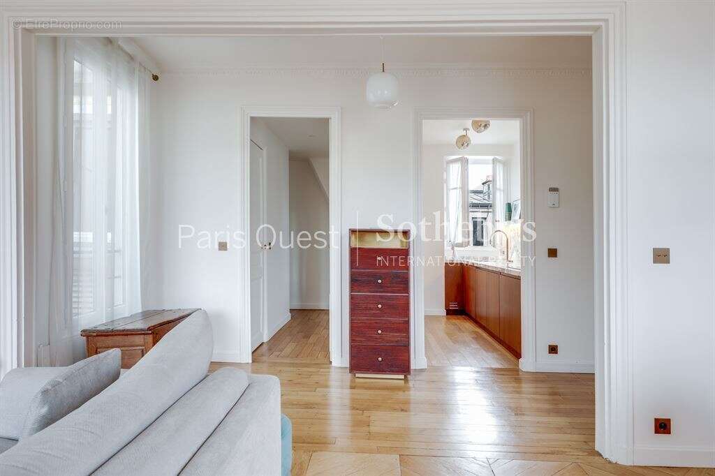 Appartement à PARIS-17E