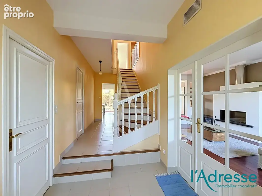 CHANGE - proche centre ville - Maison de 161 m² - 4 chambres - bureau - terrain clos - photo 2