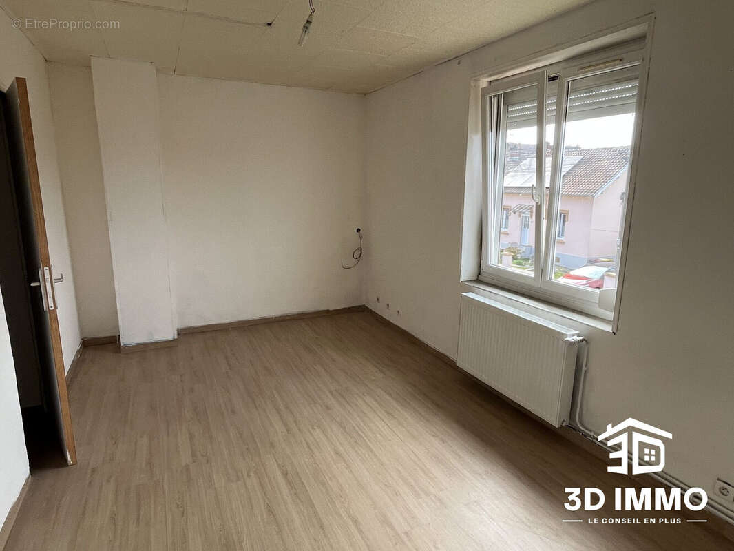 Maison à AVESNES-SUR-HELPE