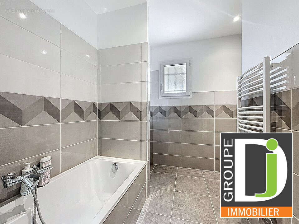 Maison à AOUSTE-SUR-SYE