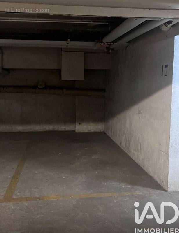Photo 1 - Parking à PARIS-6E