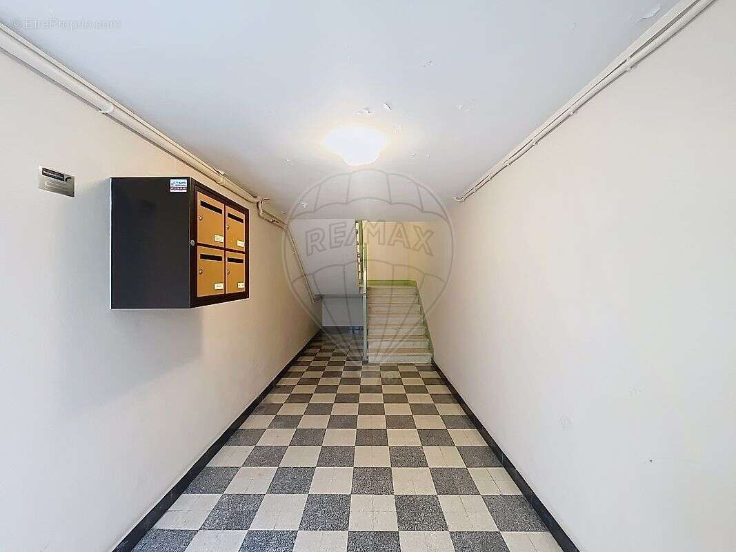 Autre à NIMES