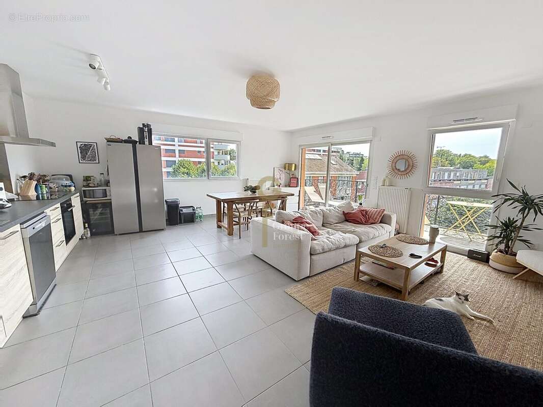 Appartement 82 m² à La Madeleine  - photo 4
