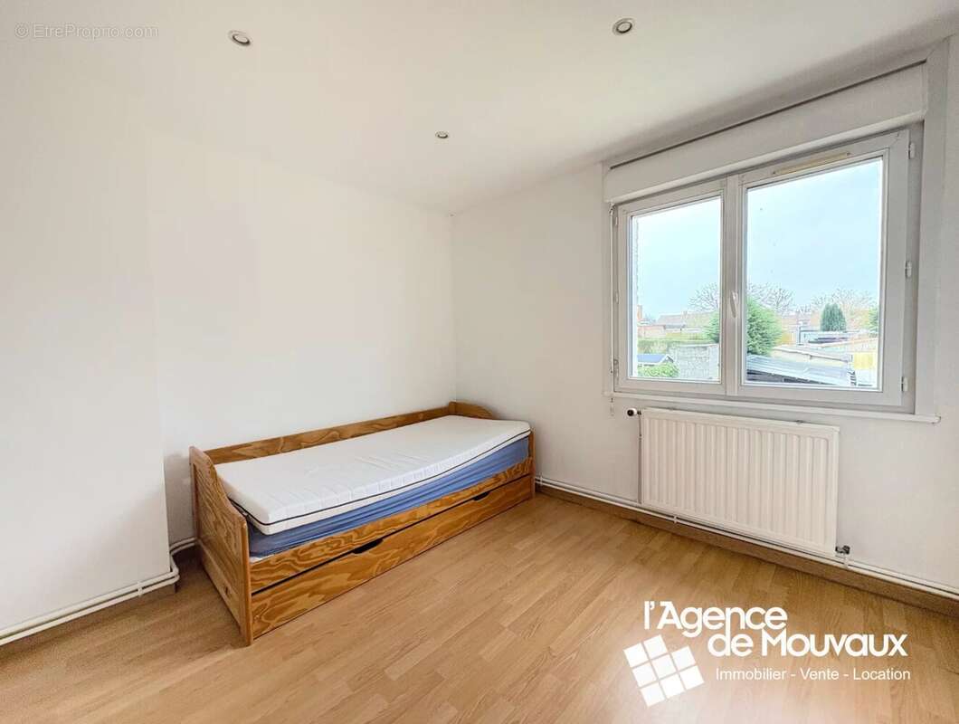 Maison à NEUVILLE-EN-FERRAIN