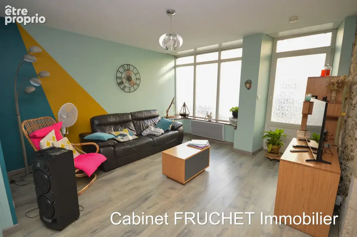CHANTONNAY - En centre ville - Maison avec 3 chambres et extérieur - photo 3