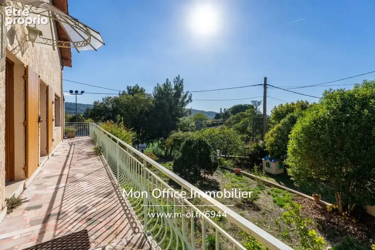 Référence : 6944-DVI. - Rare à la vente ! Plain-pied 5 pièces, 100 m² avec vue dominante sur 598 m² piscinables, au pied de la T - photo 4