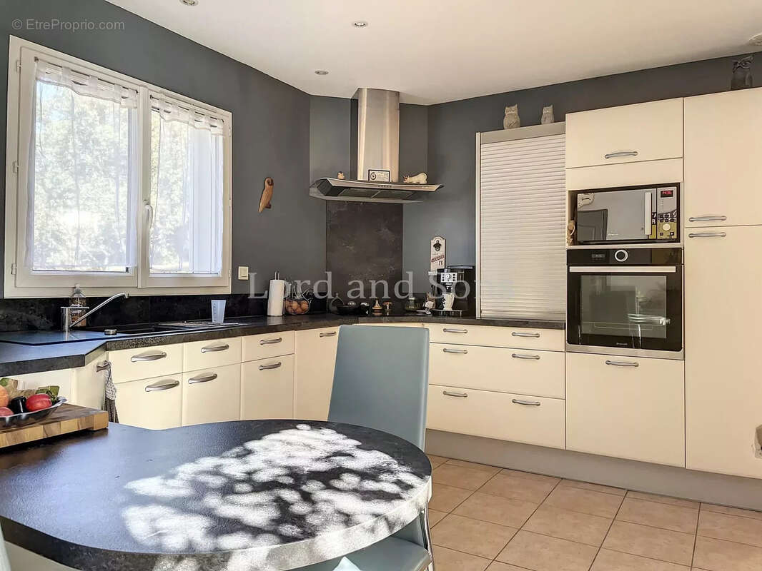 Maison à SUZE-LA-ROUSSE