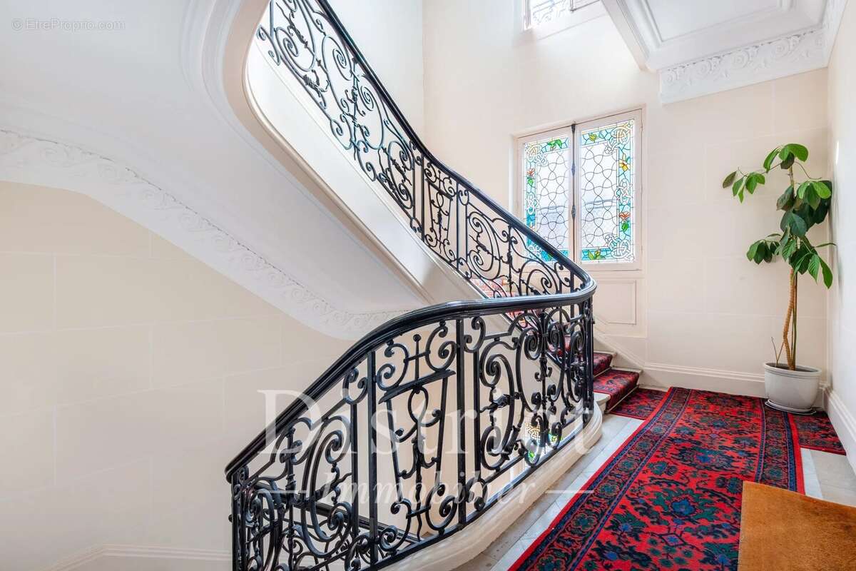 Wagram/Ampère. Appartement de réception de 373m². Très beaux volumes! - photo 18