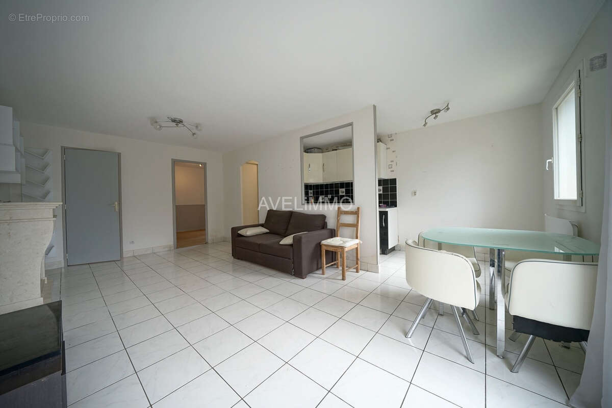 Appartement à LA QUEUE-LES-YVELINES