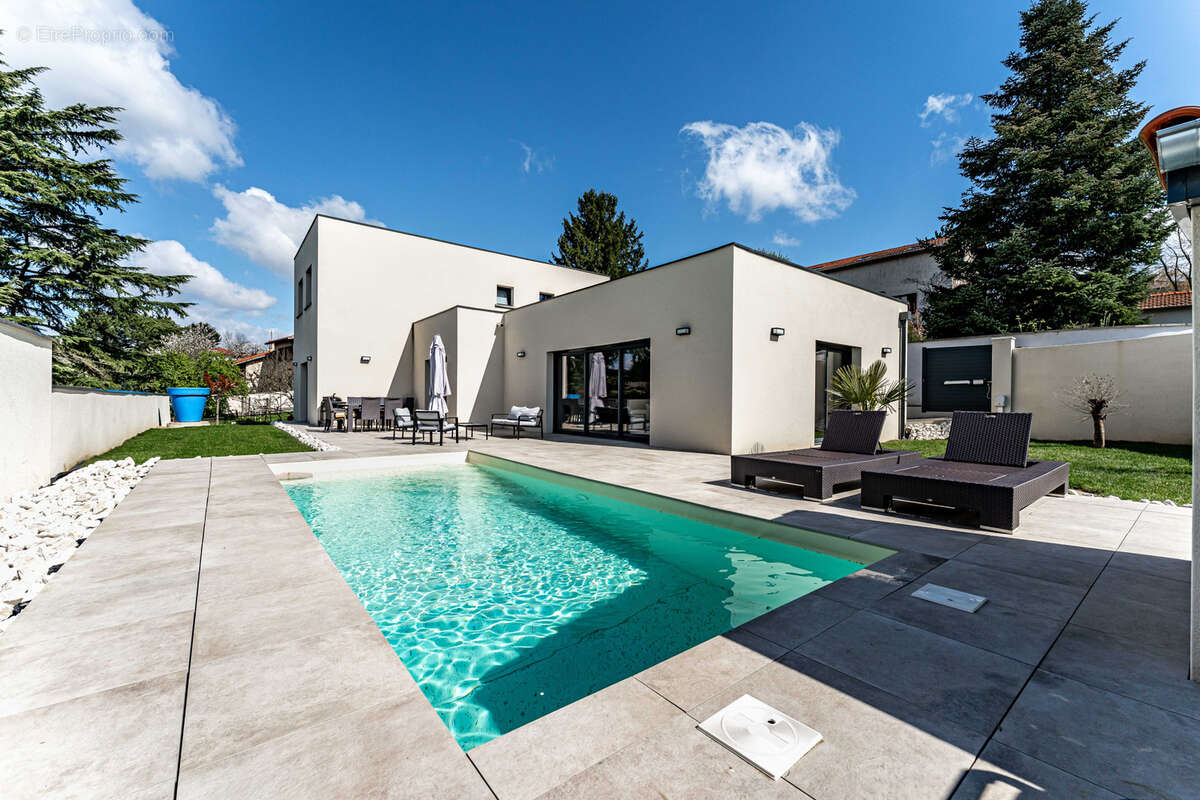 Maison à MONTANAY