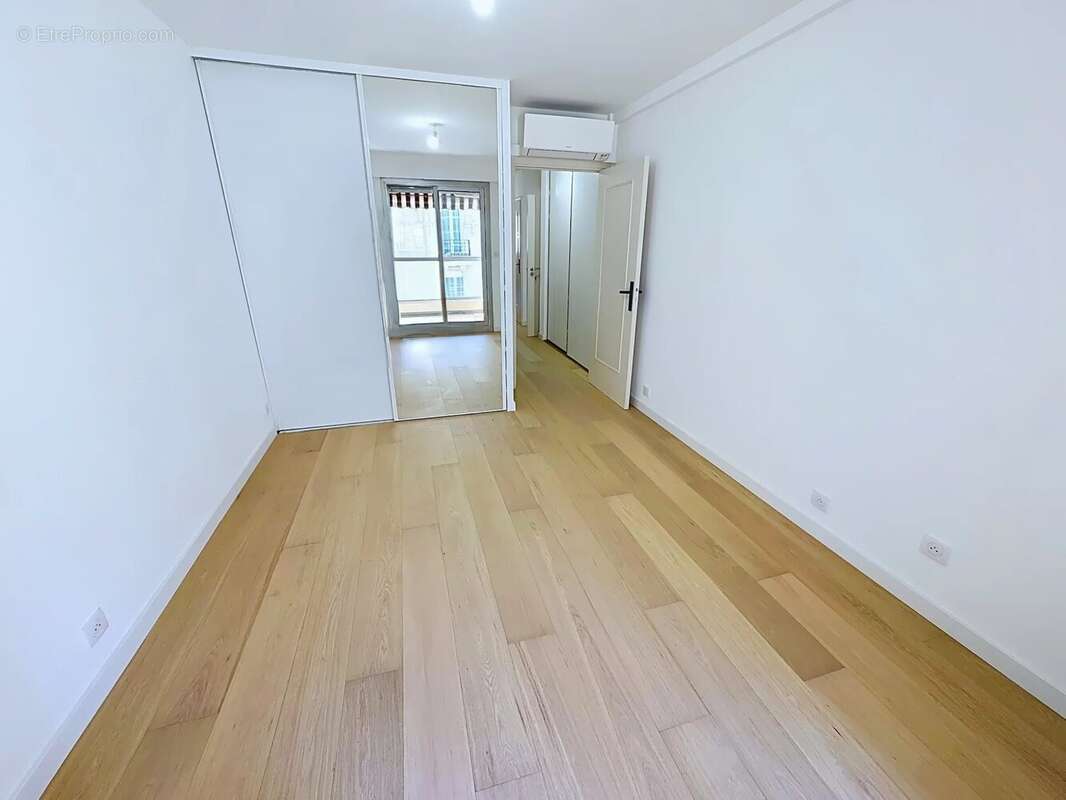 Hyper centre - Coulée verte  Trois pièces 97,5 m² - Refait à neuf - photo 7