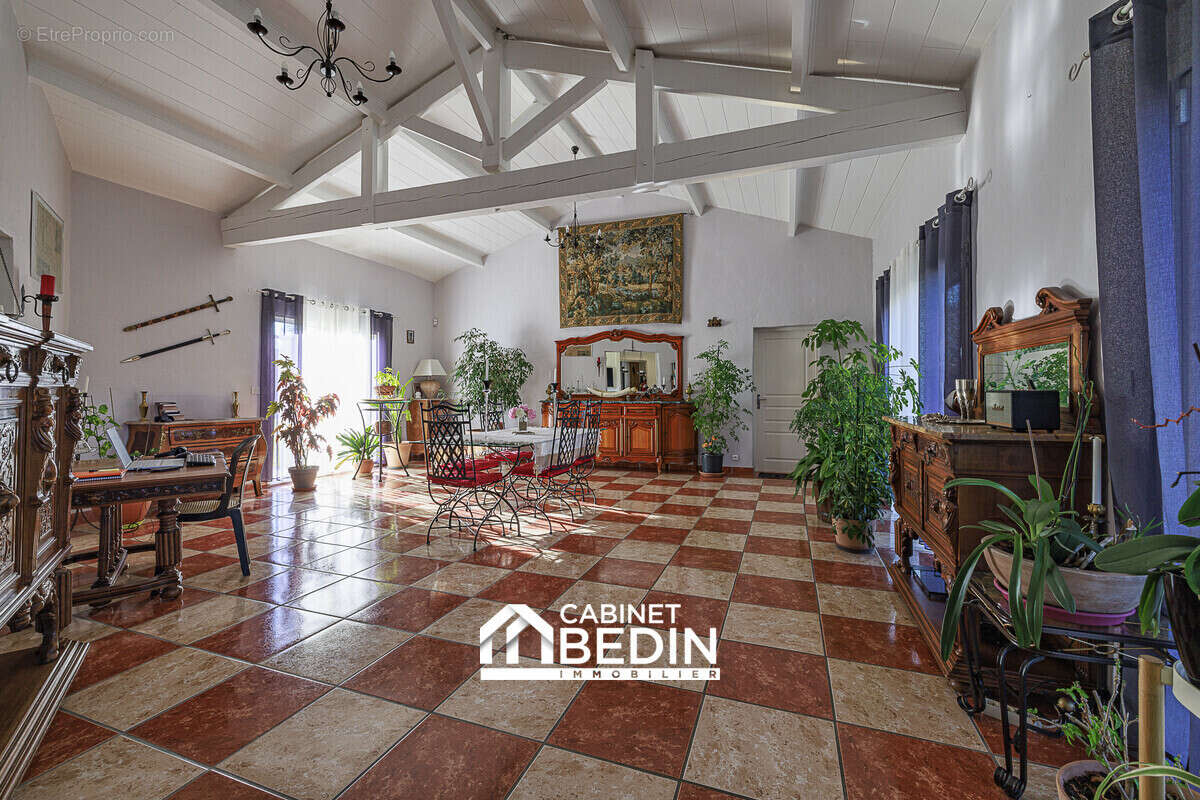 Maison 259 m² à Targon  - photo 8