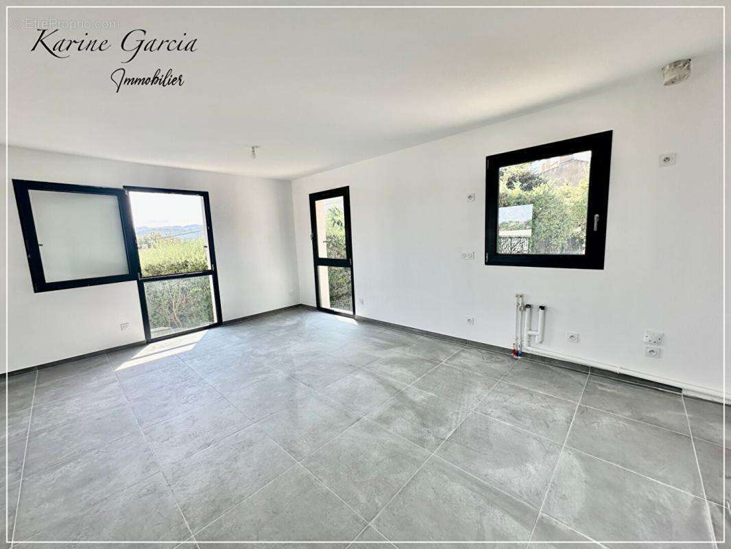 Appartement à SIX-FOURS-LES-PLAGES