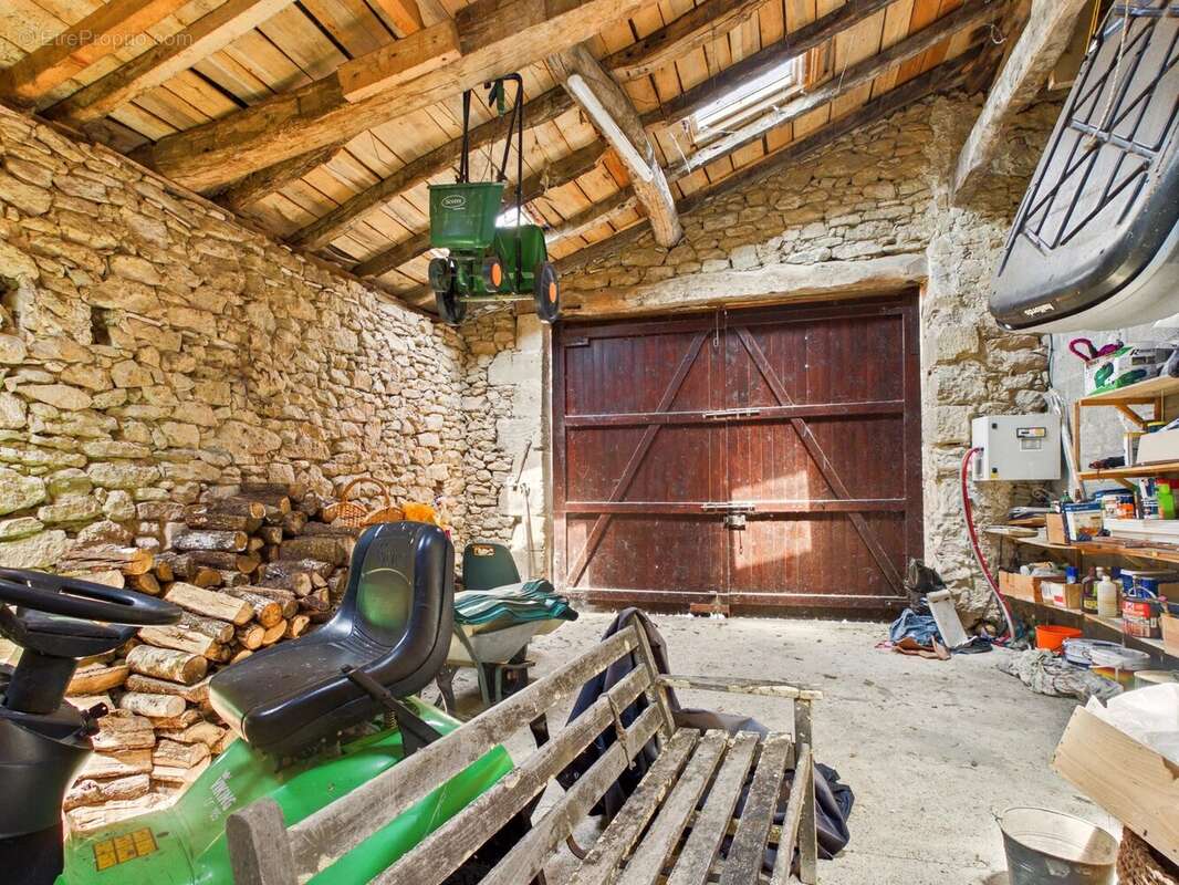 Immense maison de 4 chambres avec grande piscine et sans voisins proches - photo 15