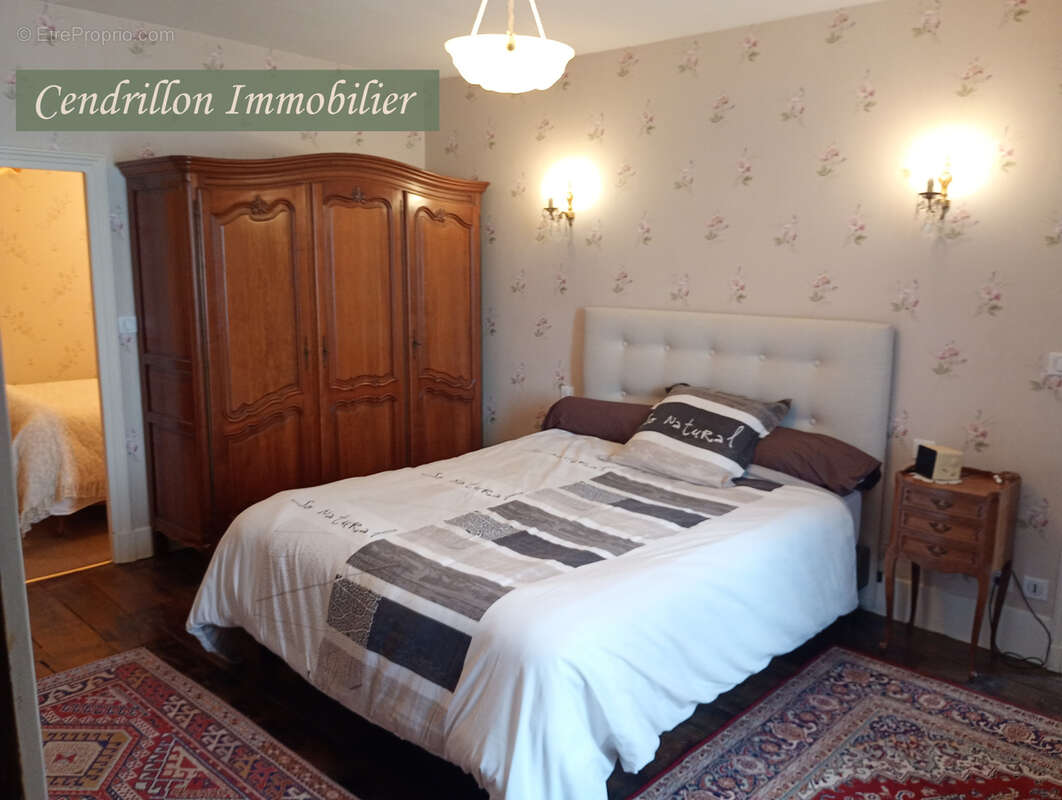 Maison en pierre indépendante avec 3 chambres sur un parc arboré de 4200 m2 avec dépendances  et puits - photo 10