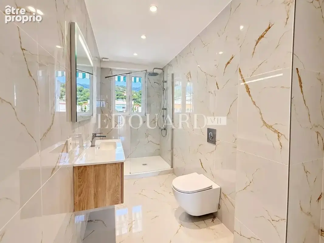 Somptueux quatre pièces à vendre avec belle vue sur la ville et la mer, en plein centre de Roquebrune Cap Martin - photo 15